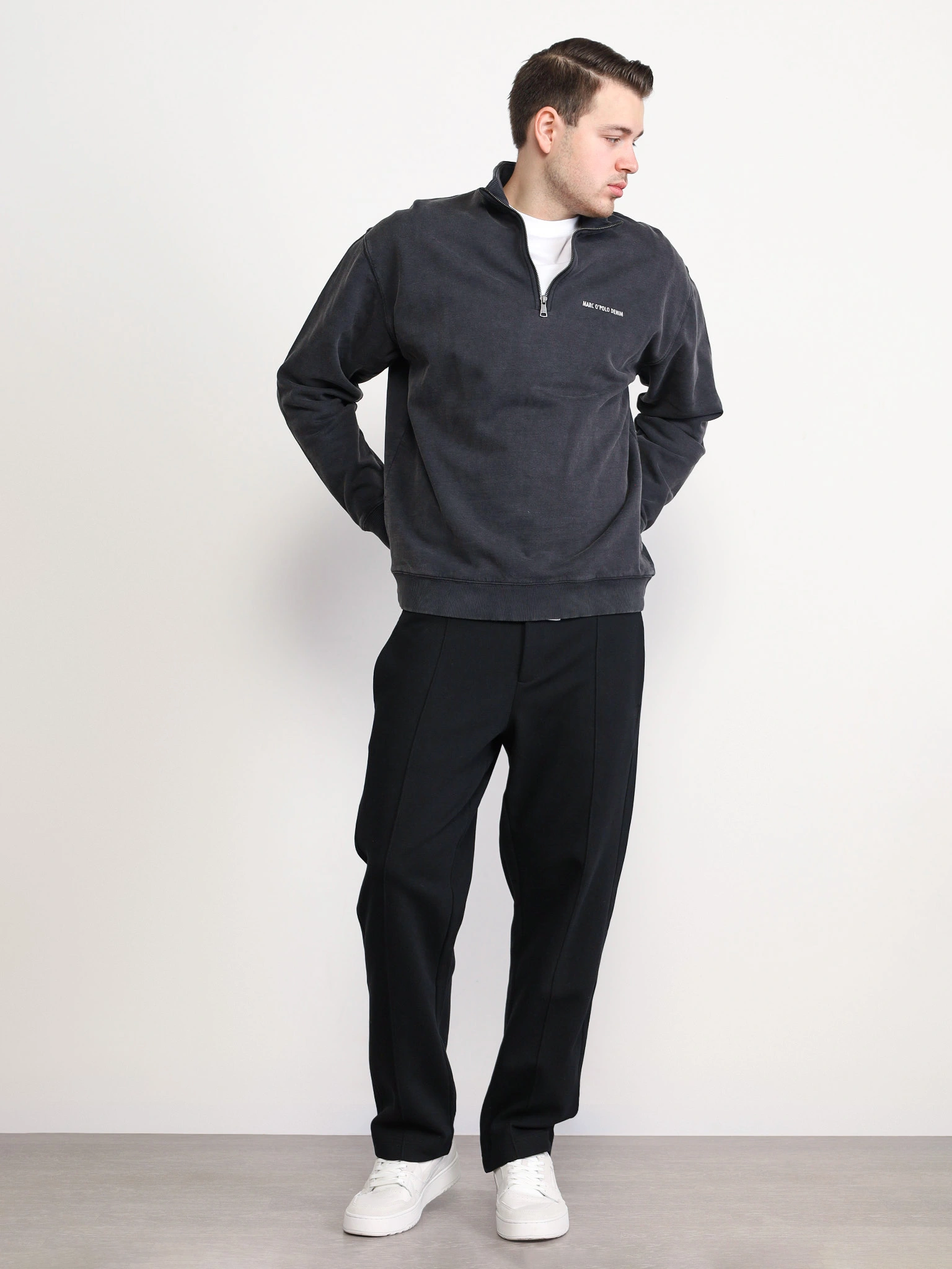 Брюки трикотажные черного цвета из смесового хлопка